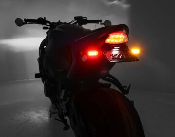 Denali T3 Switchback M8 LED 3'ü 1 Arada Sinyalli Arka Stop Lambası Kombinasyonu, Gövde Siyah / Lens Şeffaf (Çift), Arka
